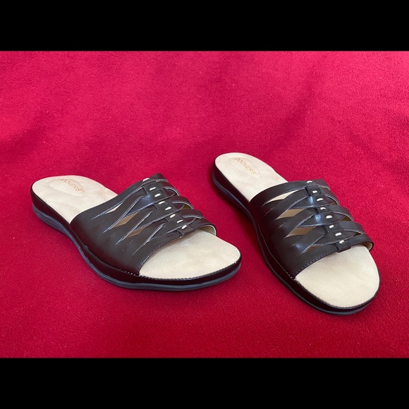 Dockers- slides - Picture 3 of 3